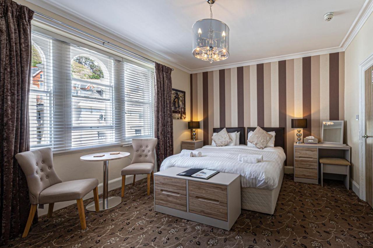 Snooze Bed & Breakfast Ландъндо Екстериор снимка